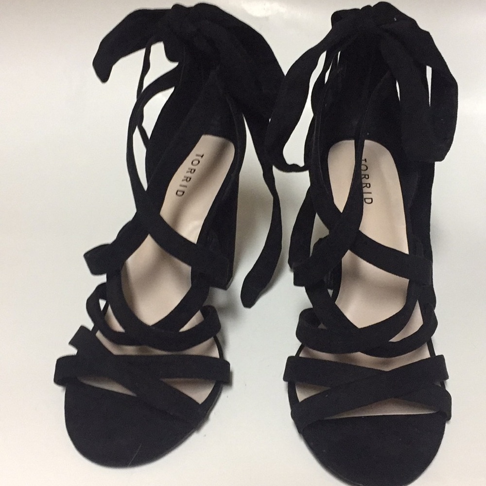 4 1/2 inches black strap up shoes ,very stylish.